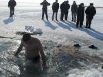 Крещенские купания на берегу Капчагайского водохранилища (19.01.2012) Сасанов Андрей Усюкина Ирина Зарецкая Ольга