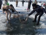 Крещенские купания на берегу Капчагайского водохранилища (19.01.2012) Сасанов Андрей Усюкина Ирина Зарецкая Ольга